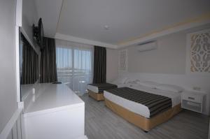 Postel nebo postele na pokoji v ubytování Aura Boutique Hotel