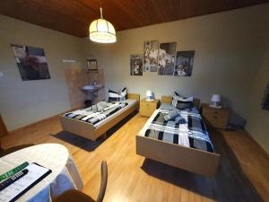 Postel nebo postele na pokoji v ubytování Gästehaus Weißes Lamm - MONTEURZIMMER