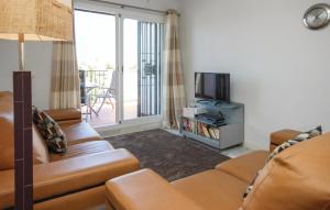 ラ・カラ・デ・ミハスにあるBeautiful Apartment In Miraflores With 3 Bedrooms, Outdoor Swimming Pool And Swimming Poolのギャラリーの写真