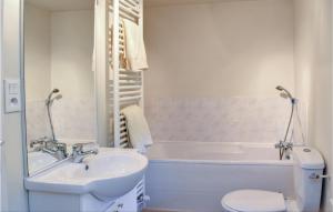 Ένα μπάνιο στο Holiday Home Lieu Dit La Riviere +23 φωτογραφίες