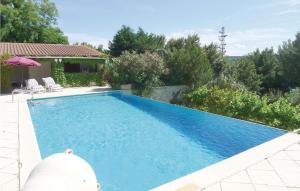 una piscina davanti a una casa di Stunning Apartment In Istres With Wifi a Miramas