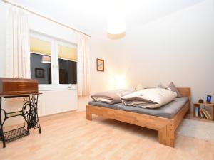 A bed or beds in a room at Cosy apartment in the Harz Mountains