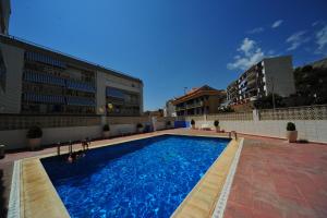 Bazén v ubytování Apartamento Forner vista mar Orangecosta nebo v jeho okolí