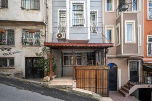 an old building with a wooden door and a gate at Taksim Suite-ll in Istanbul