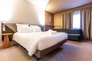 Postel nebo postele na pokoji v ubytování Novotel Paris Orly Rungis Aéroport