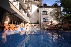 Bazén v ubytování Romantik Spa Hotel nebo v jeho okolí