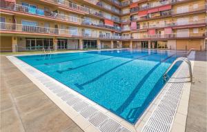 Nice Apartment In Malgrat De Mar With 2 Bedrooms, Wifi And Outdoor Swimming Poolの敷地内または近くにあるプール