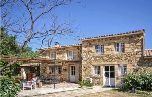 サン・カンタン・ラ・ポテュリにあるLovely Home In St Quentin La Poterie With Private Swimming Pool, Can Be Inside Or Outsideのギャラリーの写真