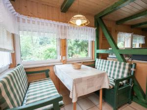 a table and two chairs in a room with a window at Bungalow in Neustadt nahe Barbarossa Höhle in Neustadt