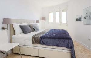 Postel nebo postele na pokoji v ubytování Sunny Apartment In Marbella