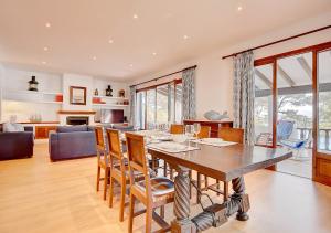 Kuchyň nebo kuchyňský kout v ubytování Ca Na Marieta House by Slow Villas + 27 fotografií