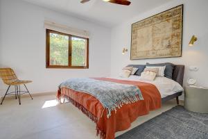Postel nebo postele na pokoji v ubytování Villa Roca Verde by Slow Villas
