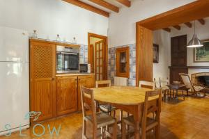 Kuchyňa alebo kuchynka v ubytovaní Villa Son Guinyol by Slow Villas