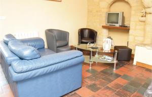 A seating area at Beautiful Home In Englesqueville Percee With 3 Bedrooms And Wifi