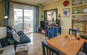 Posedenie v ubytovaní Cozy Apartment In Santa Pola With Wifi
