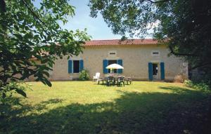 Zahrada ubytování Holiday Home Grignols With A Fireplace 324