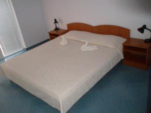A bed or beds in a room at Family Hotel Maritime