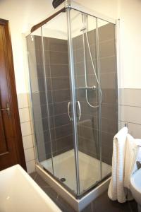 a shower with a glass door in a bathroom at Domus in Viridi in Rome