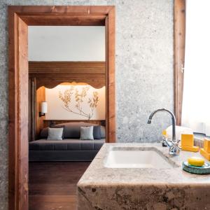 Кровать или кровати в номере Faloria Mountain Spa Resort