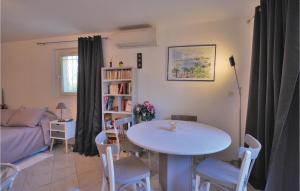 フレジュスにあるAmazing Apartment In Frejus With Wifiのギャラリーの写真