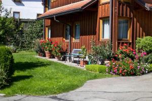 a house with a bench and flowers in front of it at Apartments Wandaler in St Georgen am Kreischberg in Sankt Georgen ob Murau