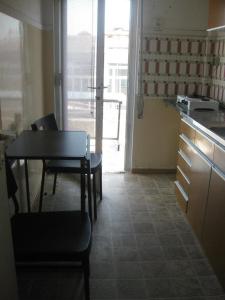 Η κουζίνα ή μικρή κουζίνα στο Philippos & Maria Apartments