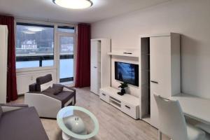 Televízia a/alebo spoločenská miestnosť v ubytovaní Útulný apartmán v centru, s krásným výhledem