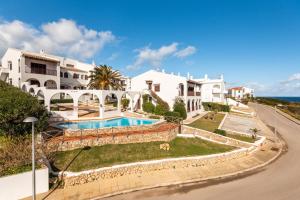 The swimming pool at or close to Apartamento Ses Arcades 10