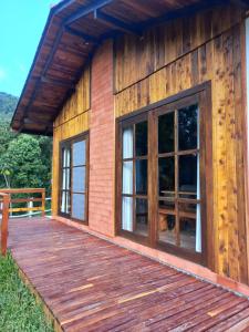 a wooden deck on the side of a house at Hospedagem Rural Fazenda Sacramento in Rodeio Doze