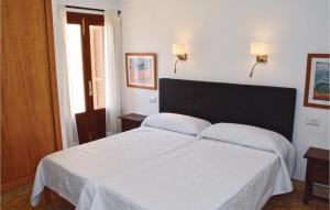 Ένα ή περισσότερα κρεβάτια σε δωμάτιο στο Stunning Home In Can Picafort With Wifi