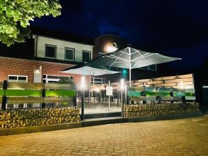 Budova, kde se hotel nachází + 30 fotografií