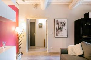 A seating area at appartement de charme dans le luberon