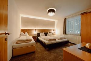 a hotel room with two beds and a window at Stadlhof in Flachau