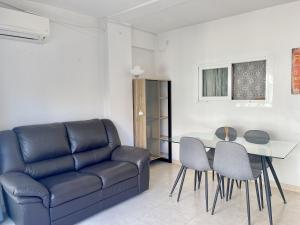 A seating area at APARTMENT IN BENIDORM CITY CENTER