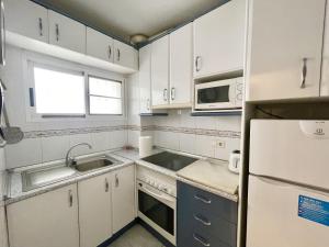 Kuchyň nebo kuchyňský kout v ubytování APARTMENT IN BENIDORM CITY CENTER