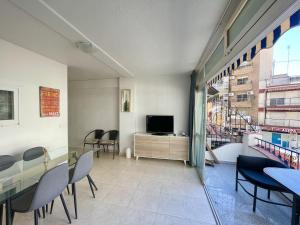 TV a/nebo společenská místnost v ubytování APARTMENT IN BENIDORM CITY CENTER