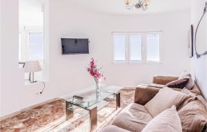 A seating area at Nice Apartment In Calahonda With Outdoor Swimming Pool