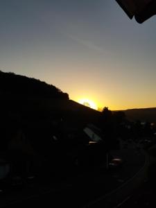 Blick auf den Sonnenuntergang/Sonnenaufgang von der Ferienwohnung aus oder aus der Nähe
