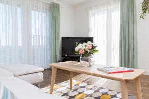 DELUXE HOME @CITY CENTRE NO PARTY & DRUG ANIMAL