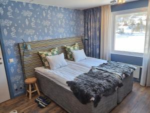 En eller flere senge i et værelse på Hotell Bruksvallsliden