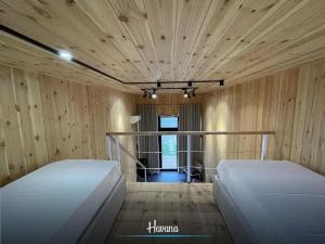 HAVANA HOUSE客房内的一张或多张床位