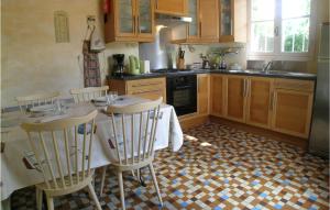 a kitchen with a table and chairs in it at Beautiful Home In Talmont De St, Hilaire With 2 Bedrooms in Saint-Hilaire-de-Talmont
