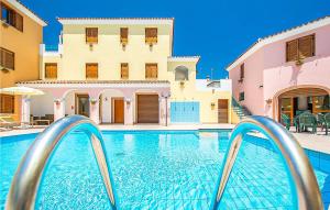 オロゼーイにあるMono 2の家の前のプール