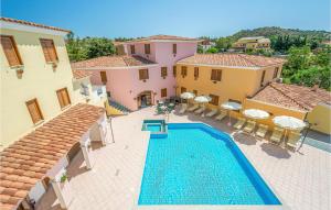 オロゼーイにあるMono 2のヴィラ内のスイミングプールのオーバーヘッドビュー