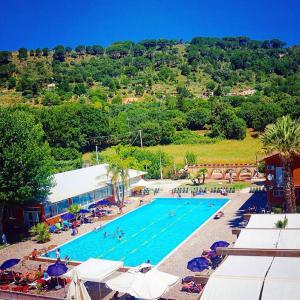 Bazén v ubytování Park Hotel Paradiso nebo v jeho okolí + 15 fotografií