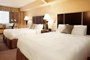 Postel nebo postele na pokoji v ubytování Comfort Suites Downtown