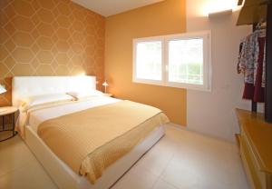 A bed or beds in a room at Nerodavola by PosarelliVillas Még 25 kép