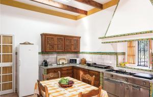 Kuchyň nebo kuchyňský kout v ubytování Holiday Home El Garrobo 8 Spain