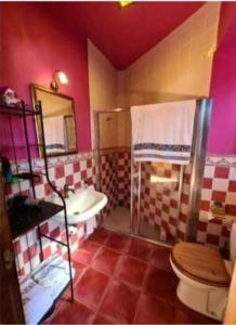 Kúpeľňa v ubytovaní La Casina Roja - Santolaya de Cabranes