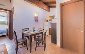 A kitchen or kitchenette at App,to Fiordaliso
